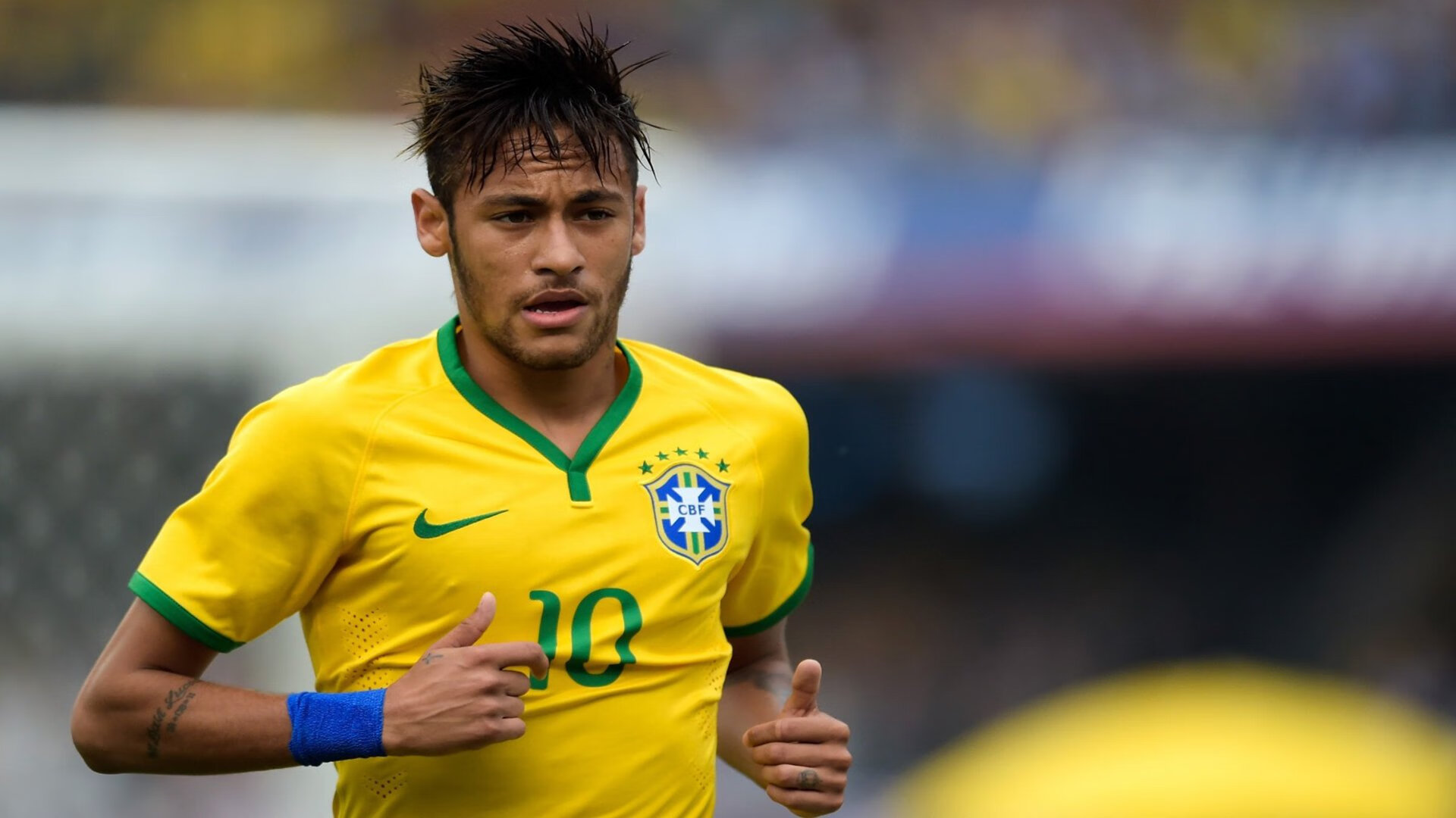 在对阵掘金的比赛中,库里单场砍下44分,投中10个三分球,让对手束手无策!